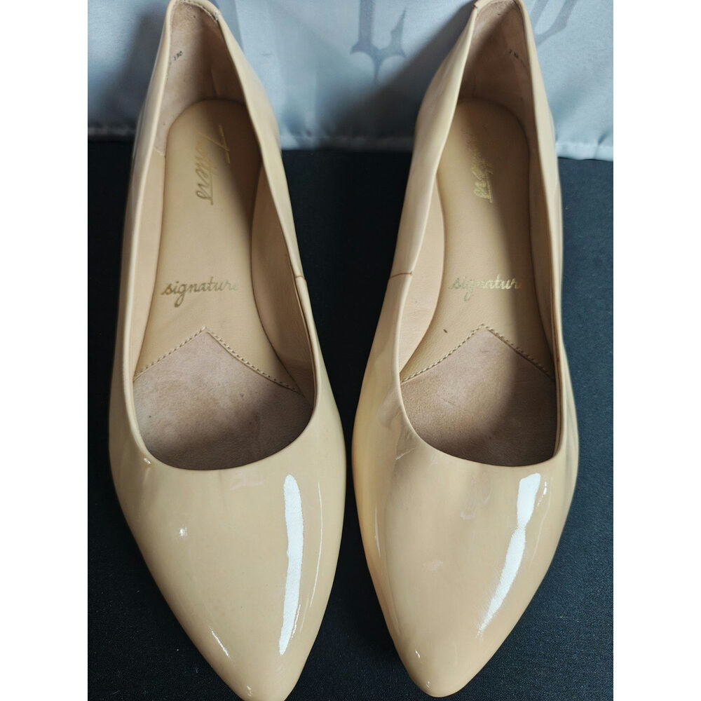 TROTTERS Women's 7 Estee Nude Flat Shoe New MSRP $145 Blemishes